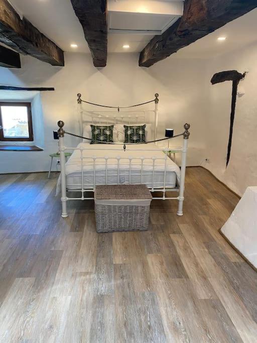 Spacious 1 Bed Home With Shared Pool Champagnac-la-Rivière Extérieur photo
