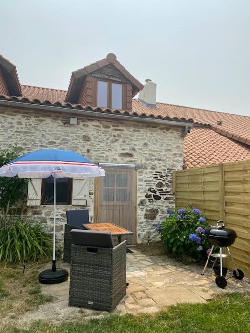 Spacious 1 Bed Home With Shared Pool Champagnac-la-Rivière Extérieur photo