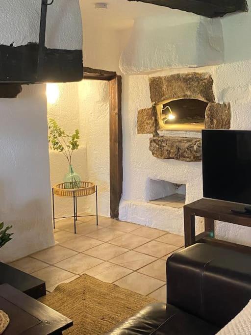 Spacious 1 Bed Home With Shared Pool Champagnac-la-Rivière Extérieur photo