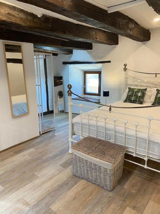 Spacious 1 Bed Home With Shared Pool Champagnac-la-Rivière Extérieur photo